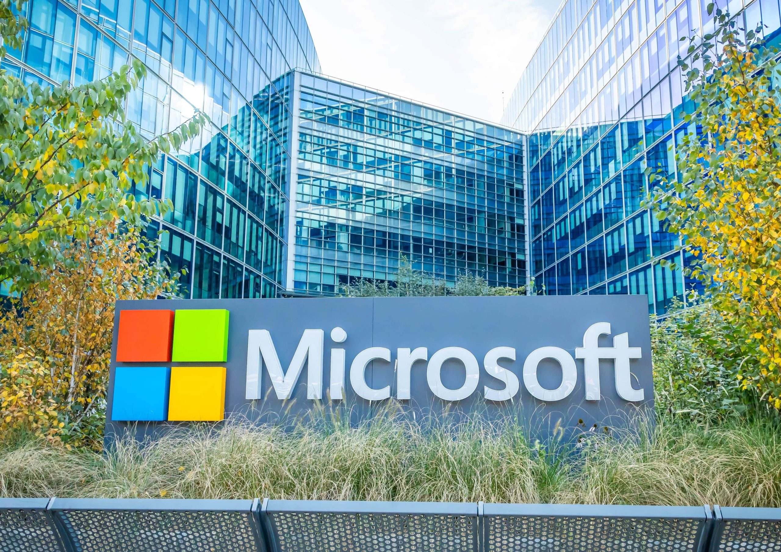 המפתח לשליטה ב-AI העולמית? מיקרוסופט נלחמת על בלעדיות מול OpenAI