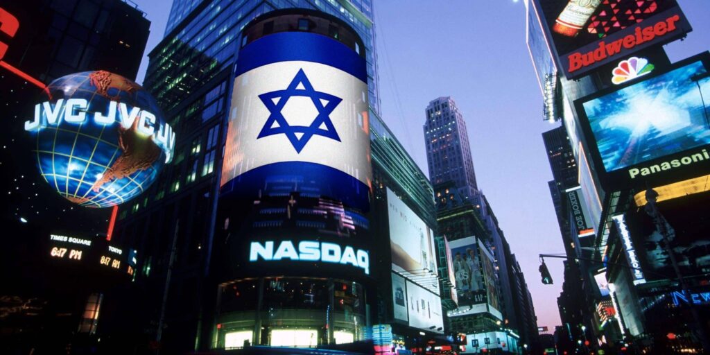 וול סטריט nasdaq billboard israel flag
