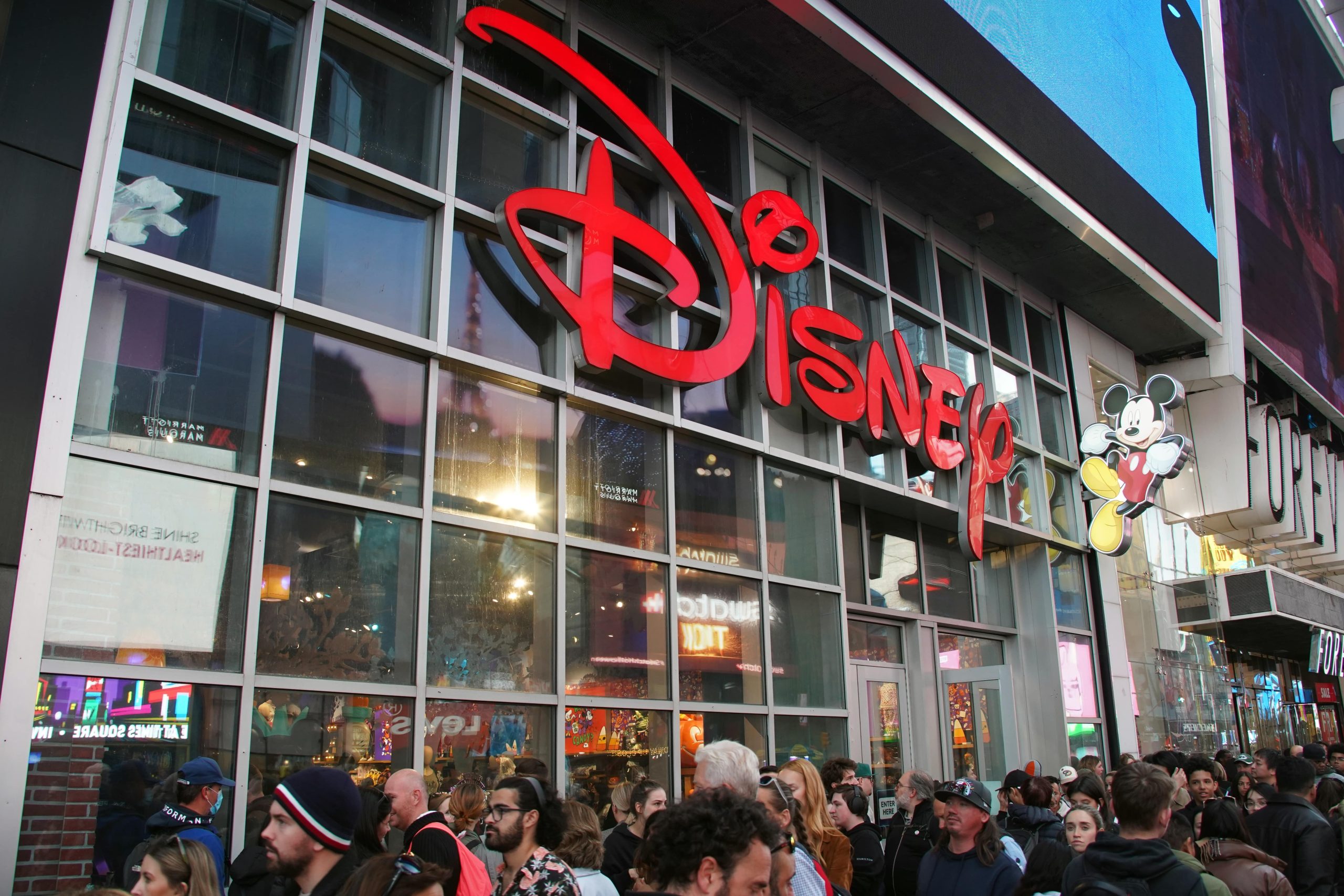 המשקיעים בטירוף: דיסני מציגה זינוק רווחי, מנויים מפתיעים ויוצאת לכבוש את המזרח התיכון