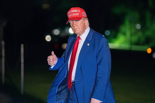 טראמפ מטלטל את שוק האשראי: מי יפסיד ומי יוויח מתקרת הריבית