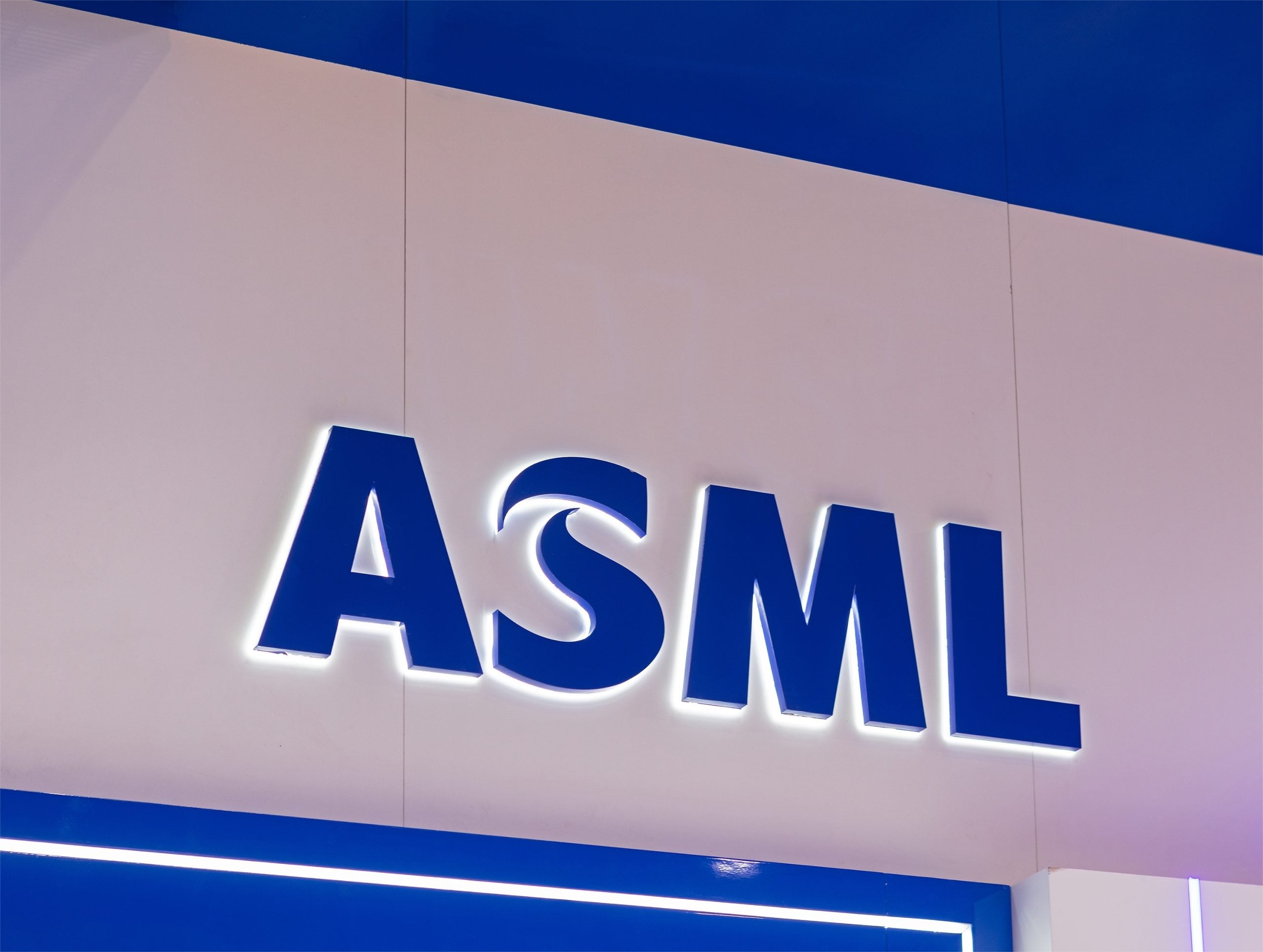 המרוץ לשבבים יוצא משליטה: ASML מאותתת על צוואר בקבוק עולמי בעידן ה-AI